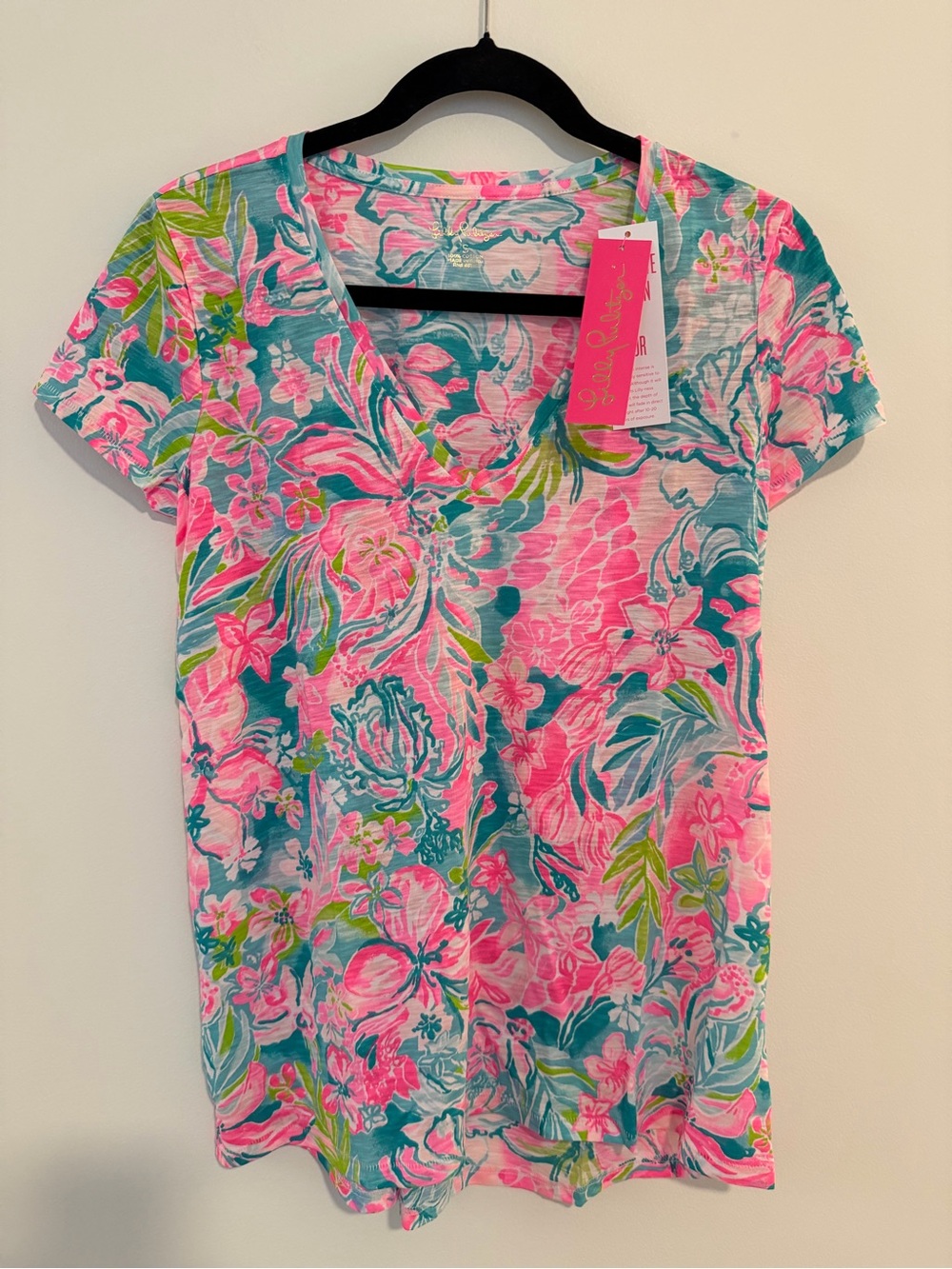 *NWT* Lilly Pulitzer Cotton Etta Top, Multi Hot on the Scene V-Neck Women’s tee